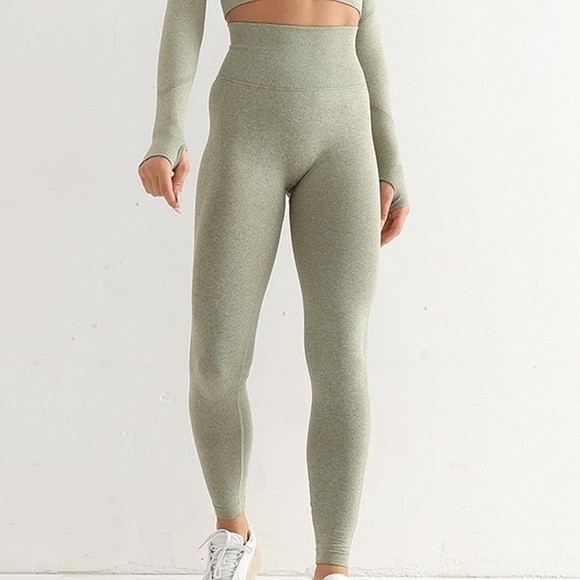 SHEIN Pants - Green compression leggings